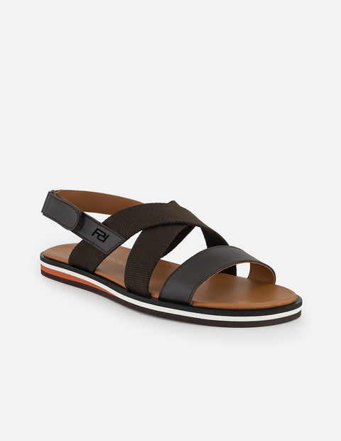 Sandalia café con bandas cruzadas en piel y textil para hombre