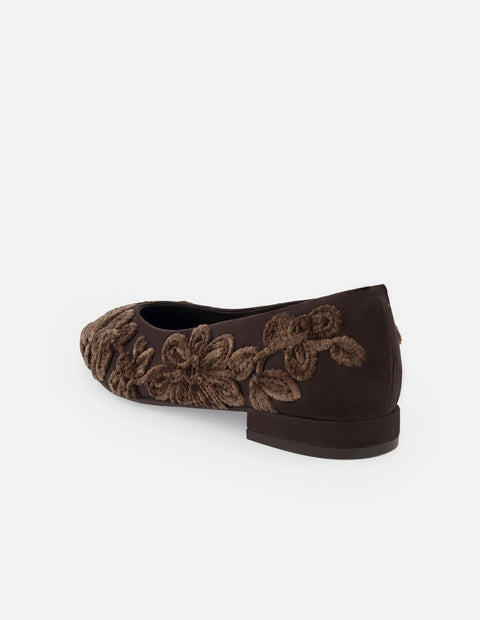 Flats café ante para mujer con flores bordadas