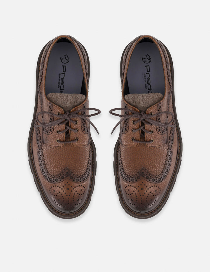 Zapato Blucher café piel bombeada para hombre con detalle textil