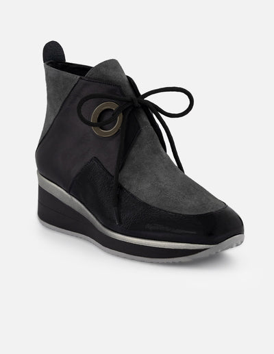 Botines negro ante charol para mujer con combinación de materiales
