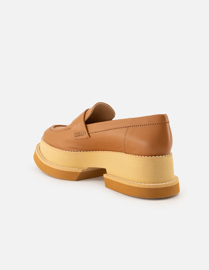 Mocasines de piel para mujer color cuero y detalles en color miel