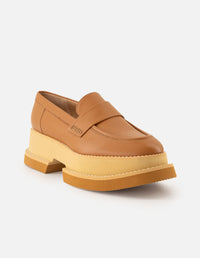 Mocasines de piel para mujer color cuero y detalles en color miel