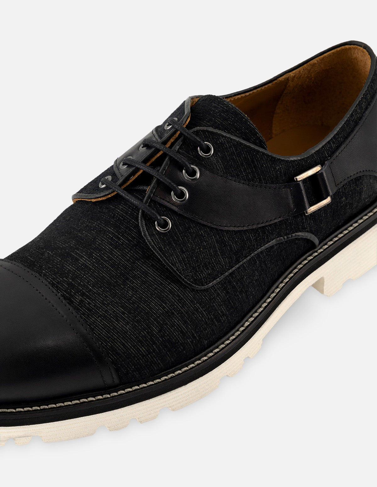 Blucher en piel textil color negro con detalles en piel napa para hombre