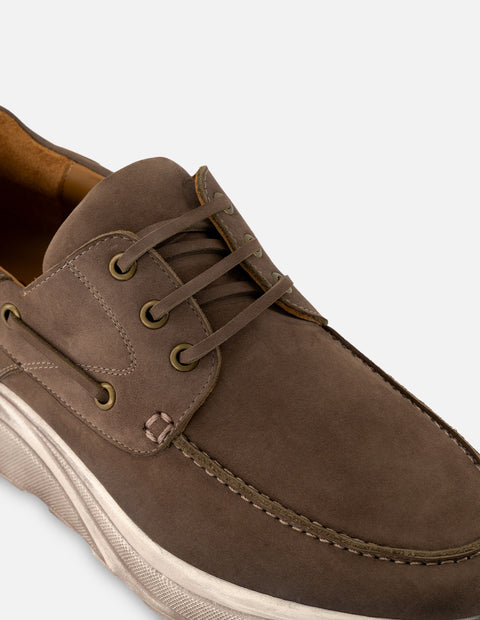 Mocasín en piel nobuck color gris para hombre