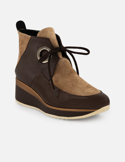 Botines café ante charol para mujer con combinación de materiales
