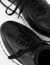 Tenis negro piel para hombre con combinación de materiales