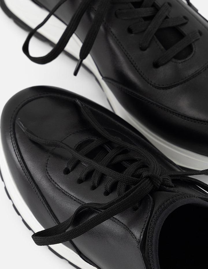 Tenis negro piel para hombre con combinación de materiales