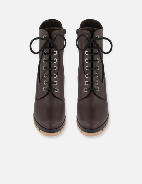 Botines café piel para mujer con ojillos metálicos