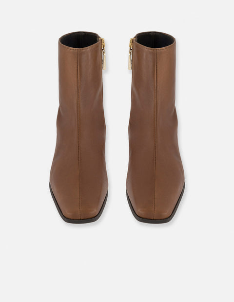 Botines café piel para mujer con cierre lateral visible