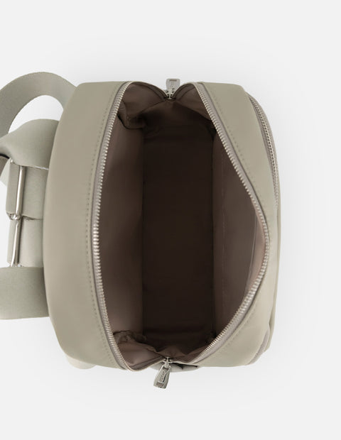 Mochila gris nylon para mujer con 3 compartimentos