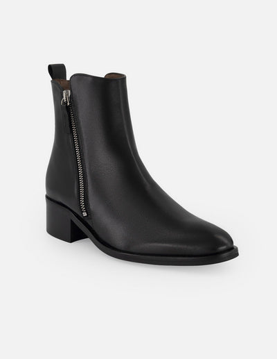 Botines negros de piel para mujer con corte asimétrico