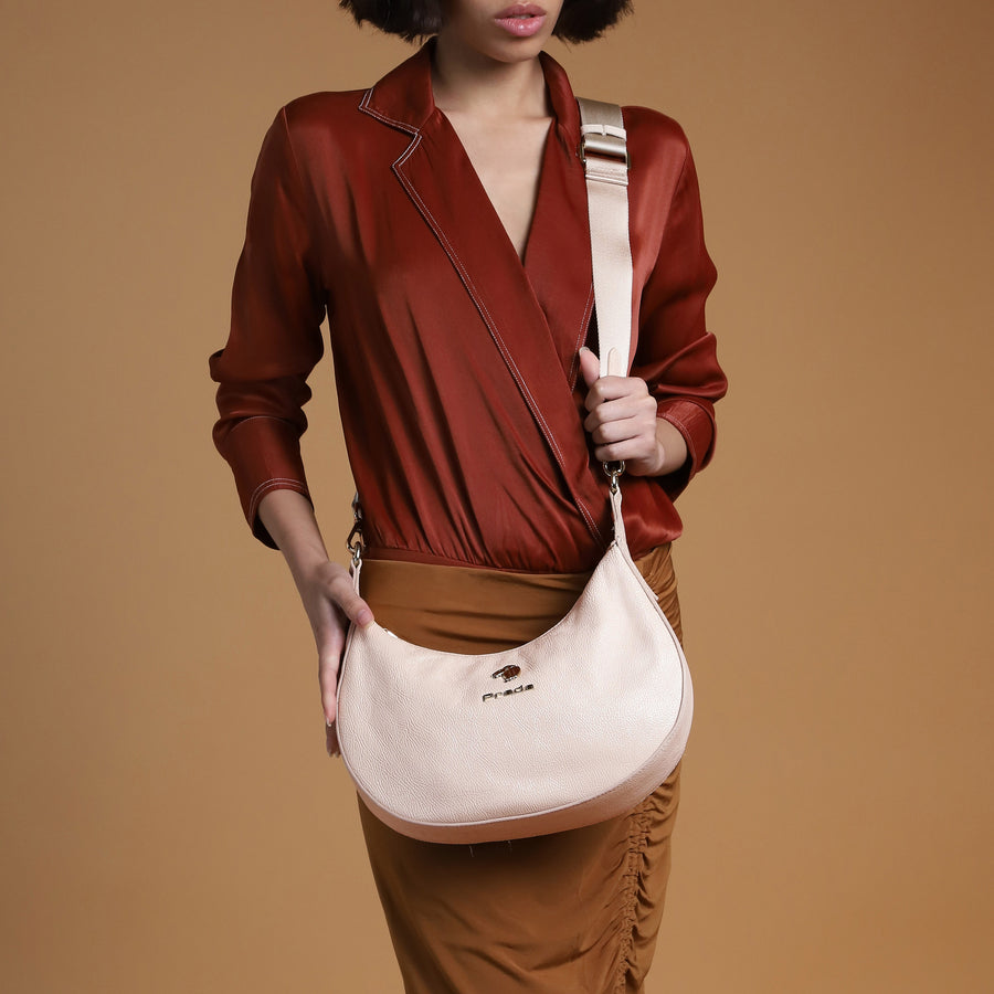 Bolso media Luna en piel charol papiro logo prada Mx