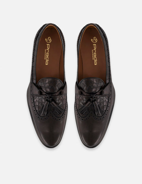 Mocasines café piel tipo coco para hombre con adorno de borlas