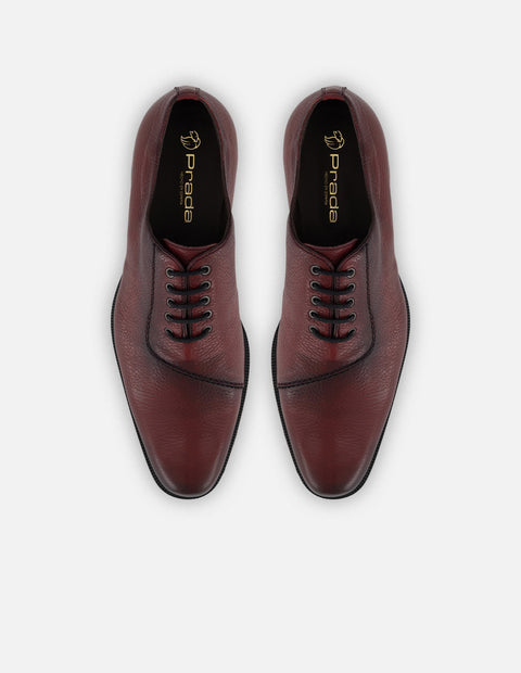 Zapato Oxford vino piel para hombre con corte asimétrico
