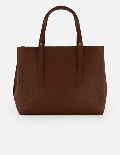 Bolso de hombro café piel para mujer con grabado bombeado