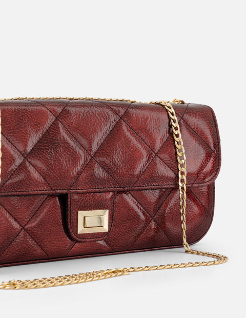 Satchel rojo charol para mujer con acabado capitonado