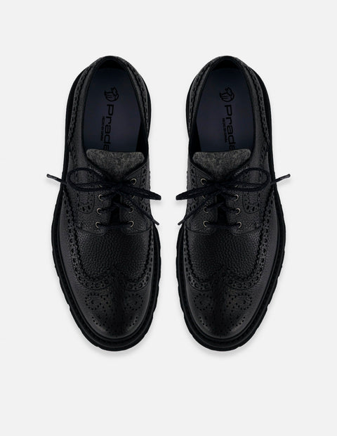 Zapato Blucher negro piel bombeada para hombre con detalle textil
