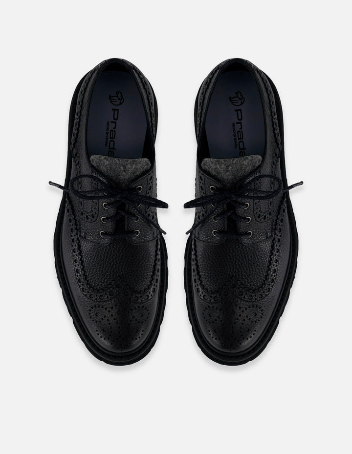Zapato Blucher negro piel bombeada para hombre con detalle textil