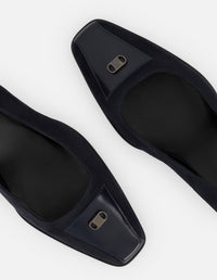 Zapatilla azul ante para mujer con detalle herraje