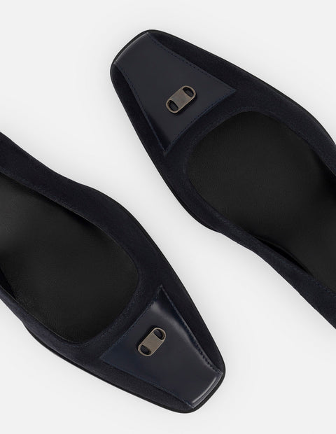 Zapatilla azul ante para mujer con detalle herraje