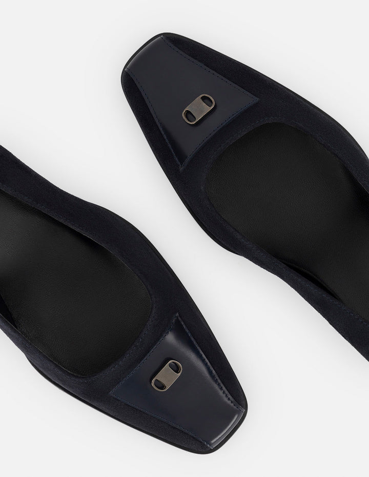 Zapatilla azul ante para mujer con detalle herraje