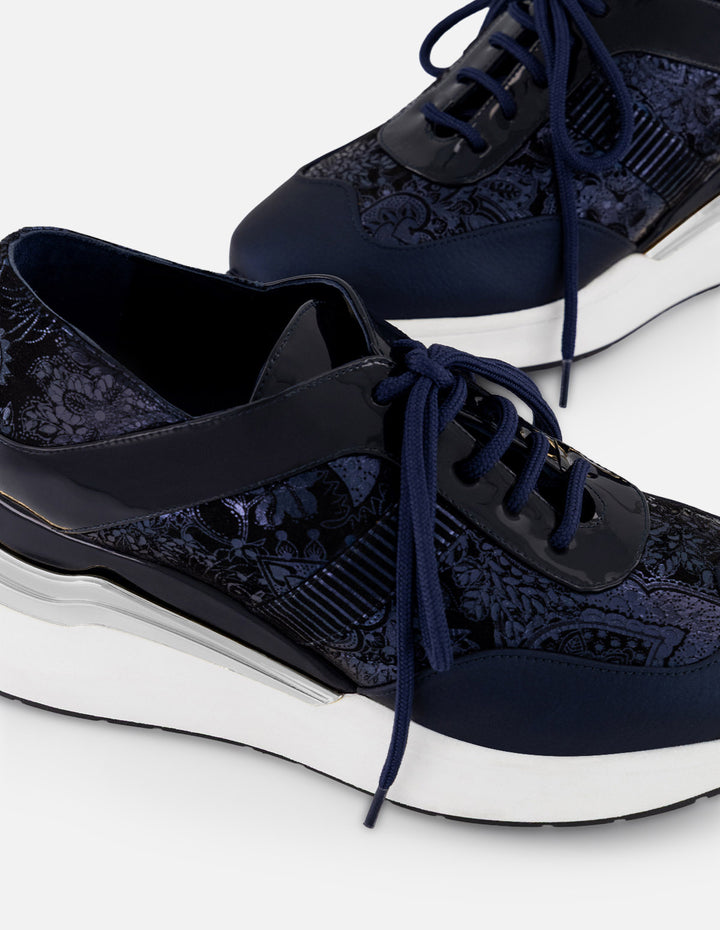 Tenis azul ante para mujer con combinación de materiales