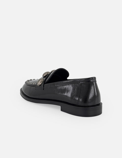 Mocasines negros charol para mujer con antifaz decorado