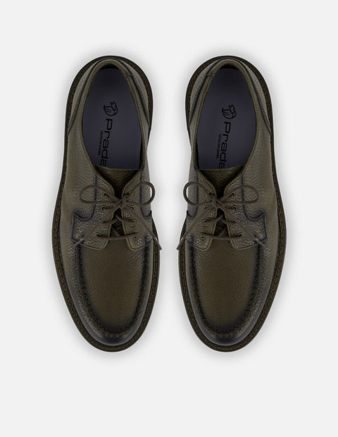 Zapato Blucher verde piel bombeada para hombre con detalle