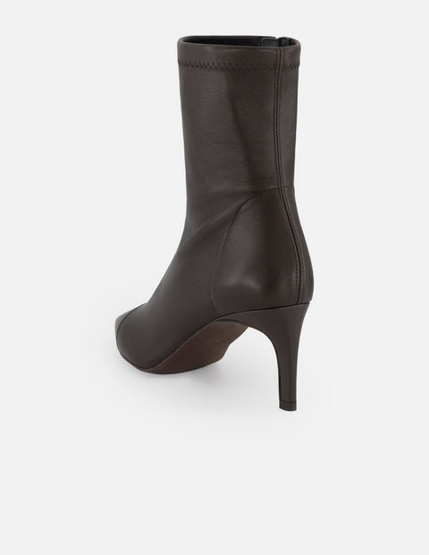 Botines café piel para mujer con costura visible en punta