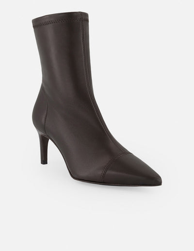 Botines café piel para mujer con costura visible en punta
