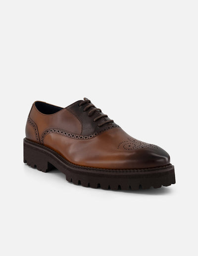 Zapato Oxford café piel para hombre con acabado sombreado
