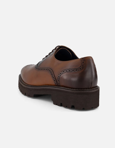 Zapato Oxford café piel para hombre con acabado sombreado