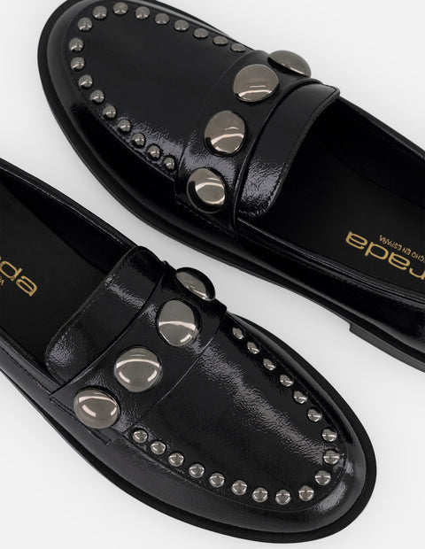 Mocasines negros charol para mujer con antifaz decorado