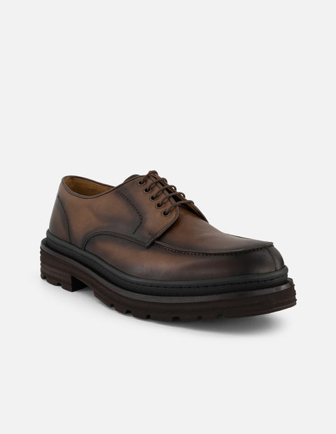 Zapato Blucher café piel para hombre con acabado sombreado