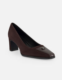 Zapatilla vino ante para mujer con detalle de herraje