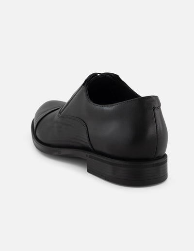 Zapato Oxford negro de piel para hombre con grabado