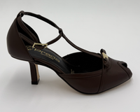 Sandalias café piel para mujer con pulsera en T