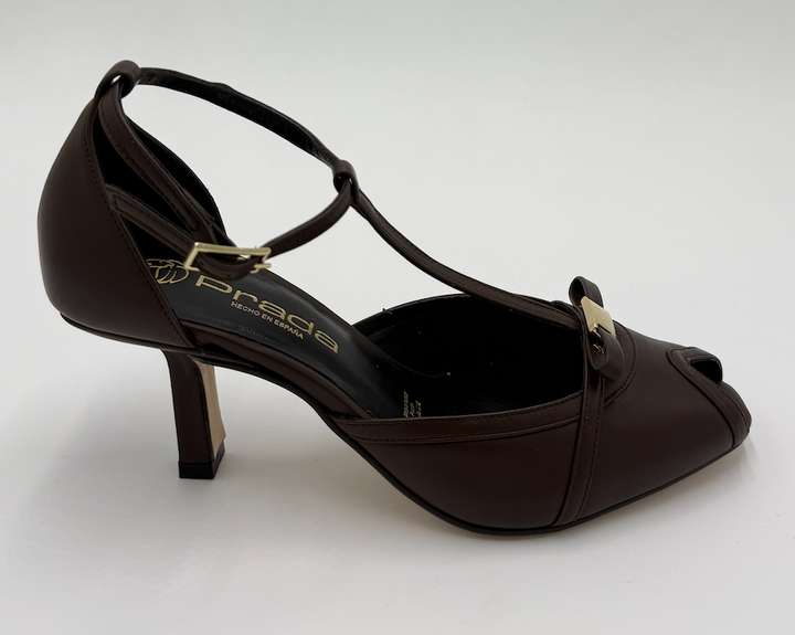 Sandalias café piel para mujer con pulsera en T