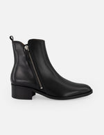 Botines negros de piel para mujer con corte asimétrico