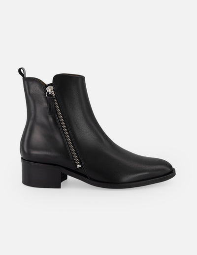 Botines negros de piel para mujer con corte asimétrico