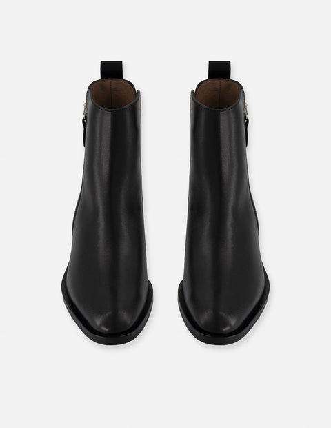 Botines negros de piel para mujer con corte asimétrico