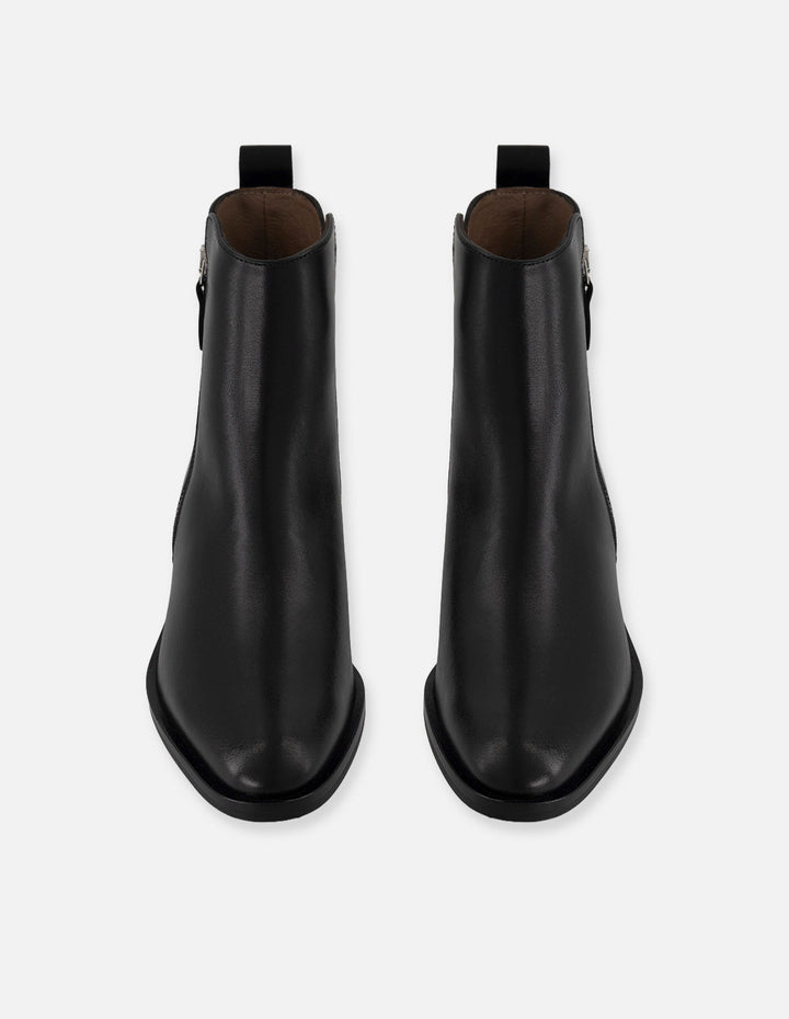Botines negros de piel para mujer con corte asimétrico