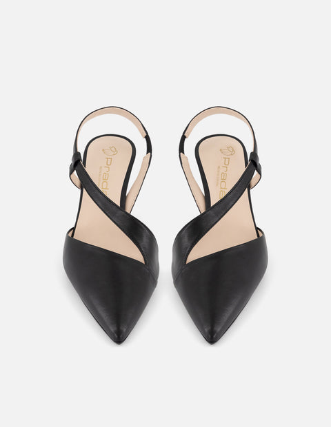 Zapatilla negra piel para mujer con escote asimétrico