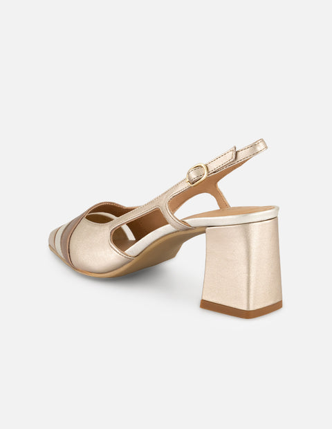 Zapatilla color dorado para mujer con combinación de materiales