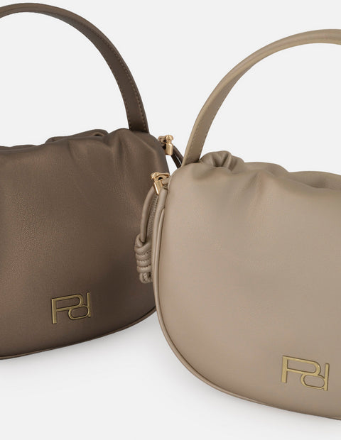 Minibolso oro vegano para mujer con logo frontal