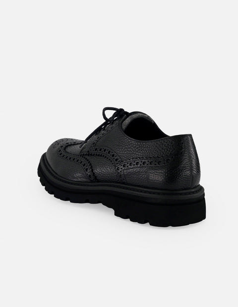 Zapato Blucher negro piel bombeada para hombre con detalle textil