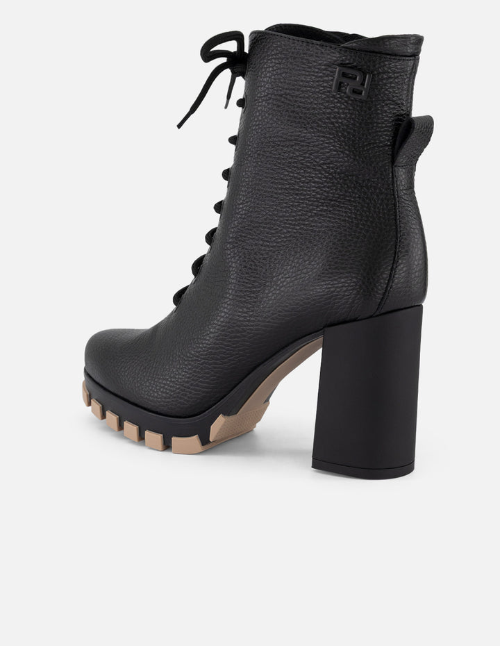 Botines negros piel bombeada para mujer con suela track