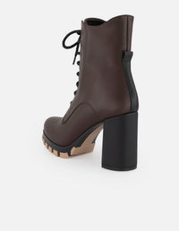 Botines café piel para mujer con ojillos metálicos