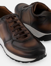 Tenis café piel para hombre con acabado sombreado