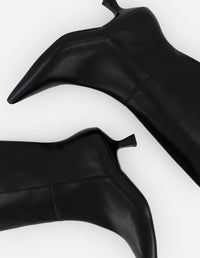 Bota negra piel para mujer con botón metálico
